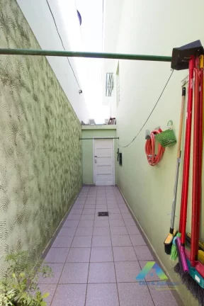 Imagem Sobrado à venda com 3 dormitórios e 3 banheiros em Vila das Mercês/SP!