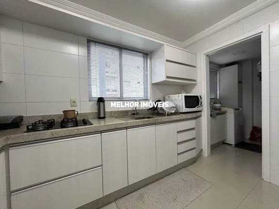 Imagem Apartamento à venda com 3 dormitórios e 2 vagas privativas no Centro de Balneário Camboriú