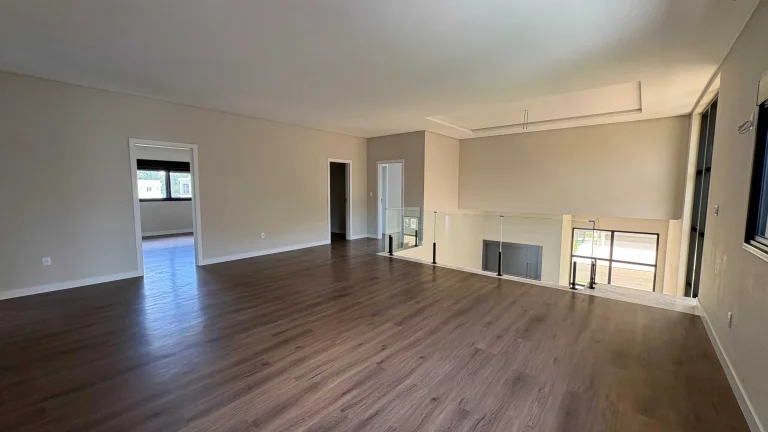 Imagem Casa com 4 dormitórios sendo 4 suítes e 4 vagas de garagem em Camboriú/SC