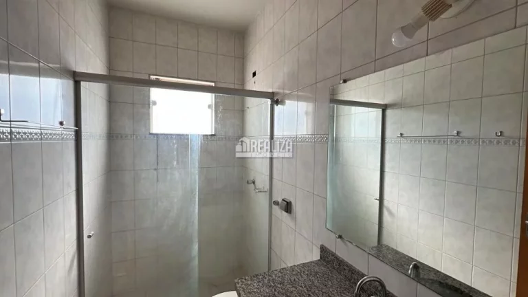 Imagem Apartamento de 3 dormitórios com churrasqueira e suíte no Condomínio Residencial Inatalândia III, no bairro Olinda, em Uberaba!