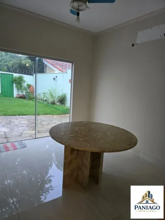 Imagem Casa aconchegante em condomínio, com 4 quartos, jardim e piscina, Cuiabá-MT