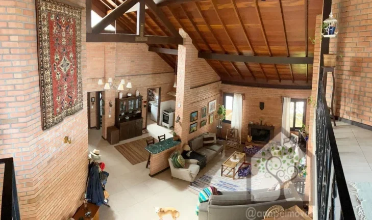 Imagem Casa rústica em condomínio fechado no Sambaqui