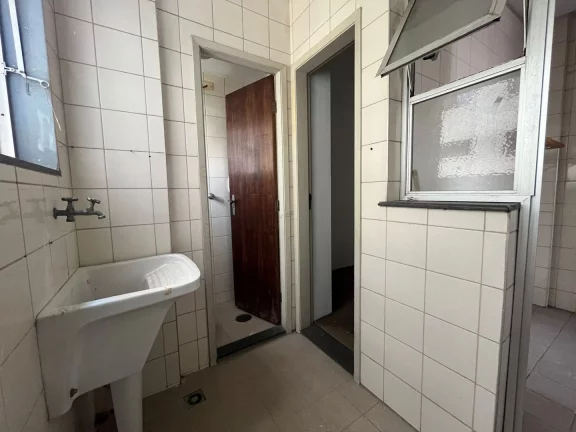 Imagem Apartamento com Sacada Perdizes 3 dormitórios, 1 suíte, 2 vagas de Garagem. Edifício com Piscina e Churrasqueira