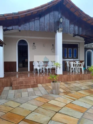 Imagem Imperdível Casa à Venda em Itaipu, Niterói-RJ: 2 Quartos, 1 Suíte, 1 Sala, 3 Banheiros, 5 Vagas e 90m² de Área!