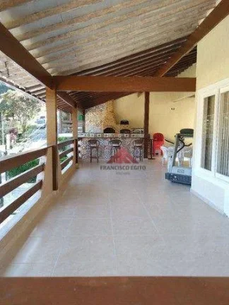 Imagem Casa com 4 quartos (1 suíte) à venda, 390 m²