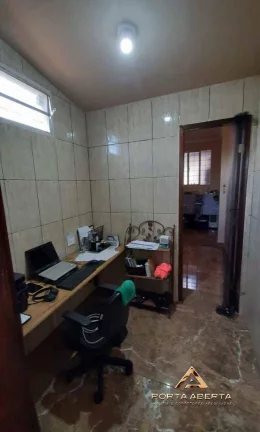 Imagem Casa com piscina no Parque Caravelas - cod 1229