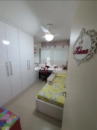 Imagem Apartamento Sol da Manhã reformado a poucos passos da praia de Itapoã, 96 m², 2 quartos com suíte, varanda gigante e 2 vagas em prédio de alto padrão.