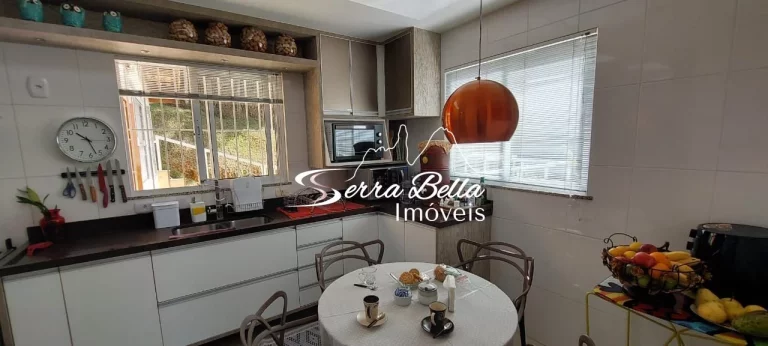 Imagem Casa com 4 dormitórios à venda, 200 m² por R$ 1.350.000,00 - Bom Retiro - Teresópolis/RJ