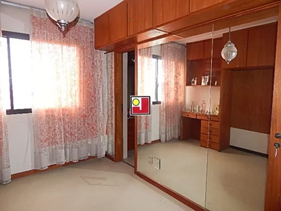 Imagem Vendo 4Q frontal mar, Praia da Barra, R$1.950.000,00, alto, vista espetacular, segurança, ônibus, clube, tênis, squash, ginásio, piscina, skate, 2 vg