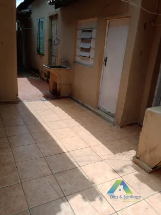 Imagem CASA COM 2 DORMITÓRIOS, COM CASAS NO FUNDO NO METRO PRAÇA DA ARVORE !!