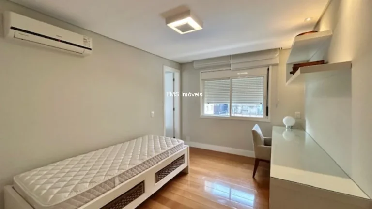 Imagem Imperdível oportunidade: Apartamento de luxo com 3 quartos e 3 suítes em Moema, São Paulo - 210m² e 3 vagas de garagem!