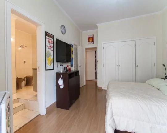 Imagem Higienópolis apartamento à venda em Prédio Vintage com 4 suítes e 2 vagas, 530m²
