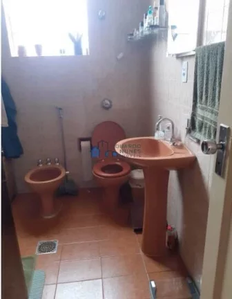Imagem CASA COM 04 QUARTOS, 03 VAGAS, RUA PLANA NA SERRA