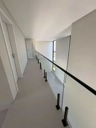 Imagem Casa alto padrão em condomínio com 4 suítes e 4 vagas de garagem em Camboriú/SC