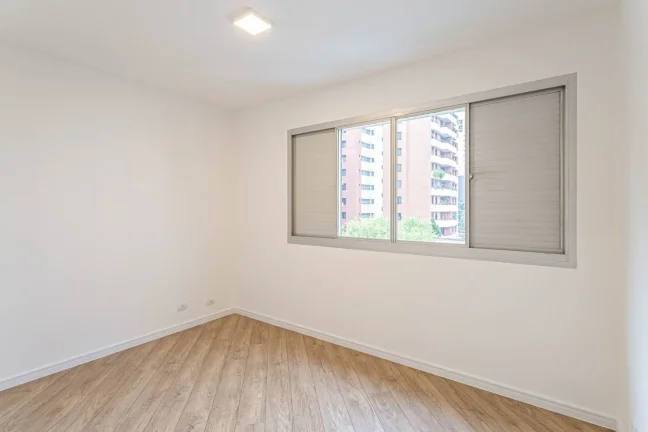Imagem Apartamento 94M², 3Q, 2 Banheiros, 1 Vaga, Banheiro de Serviço, Armários.