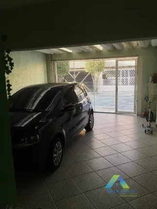 Imagem Lindo sobrado com acabamento moderno, 3 dormitórios, 2 vagas, edicula com localização privilegiada fácil acesso a comércios e principais avenidas.