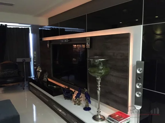 Imagem Belíssimo apartamento localizado na Beira-Mar Norte. Totalmente decorado, com móveis planejados de...