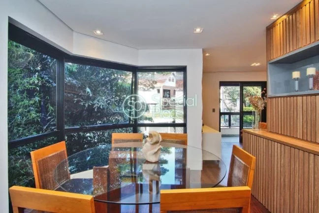 Imagem Ótimo apartamento à venda no Morumbi - Área: 138,14m² - Living com varanda na copa das árvores ...