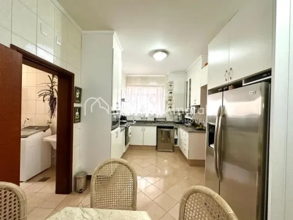 Imagem Espetacular apartamento à venda no Cambuí, com 4 dormitórios, sendo 3 suítes, e um total de 5 ba...