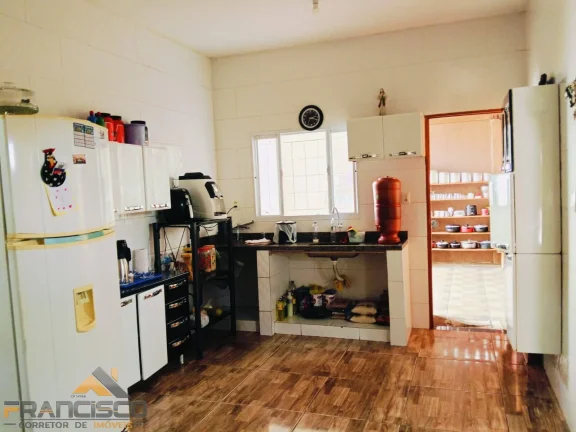 Imagem CASA AMPLA E BEM LOCALIZADA COM 4 DORMITÓRIOS