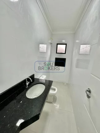 Imagem Casa com 3 Quartos 1 Suíte, Pé Direito Duplo e Amplo Quintal - em São José