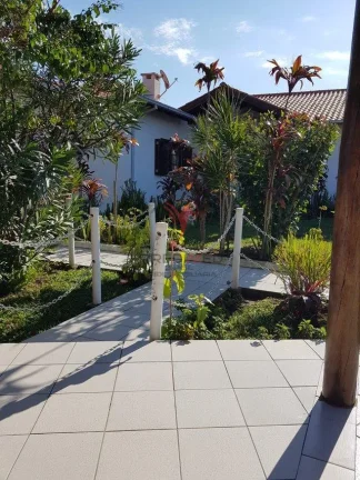 Imagem Lindo, muito lindo, situado a duas quadras da praia, 5 imóveis, com academia, piscina
