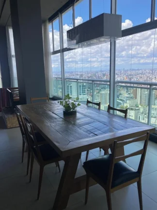 Imagem Apartamento Mobiliado para Locação 129M², 2Q, 1 Suíte, 2 Salas (estar e jantar) 2 Banheiros, 2 Vagas, Academia, Piscina Aquecida, Sauna, SPA, Split.