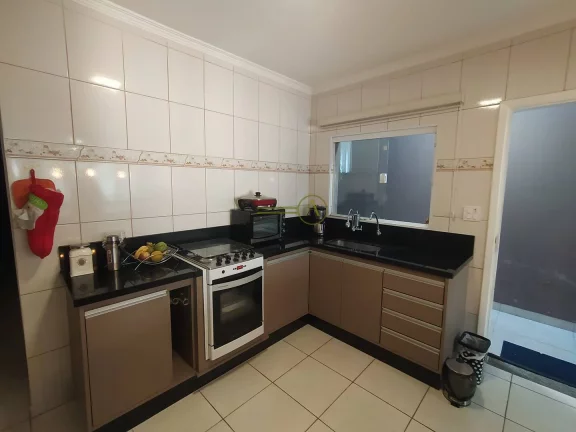 Imagem Casa á 700m da Praia, 2 dorms toda reformada à venda em Peruíbe
