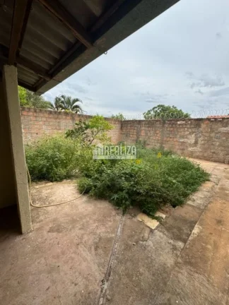 Imagem Casa à venda no Jardim Copacabana, Uberaba - 2 dormitórios e 2 garagens cobertas