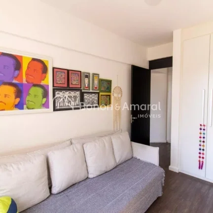 Imagem Apartamento mobiliado, com excelente iluminação natural e em localização privilegiada no Cambuí...