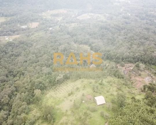 Imagem A liberdade de viver em um ambiente em meio a muita natureza. Excelente chácara, escriturada a vend...