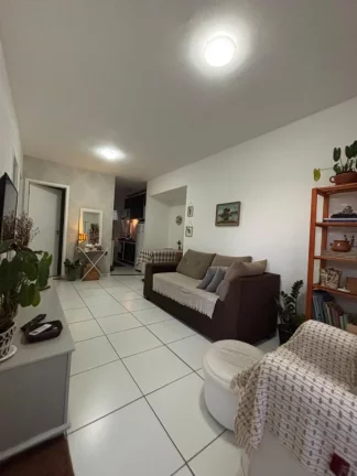 Apartamento à venda em Vitória da Conquista-BA: 2 quartos, 1 suíte, 2 salas, 2 banheiros, 1 vaga de garagem, 65m² - Bairro Primavera.