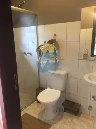 Imagem Casa de Luxo à Venda em Ubatuba-SP, Bairro Promirim: 4 Quartos, 4 Suítes, 2 Salas, 5 Banheiros, 290m². Venha Conferir!