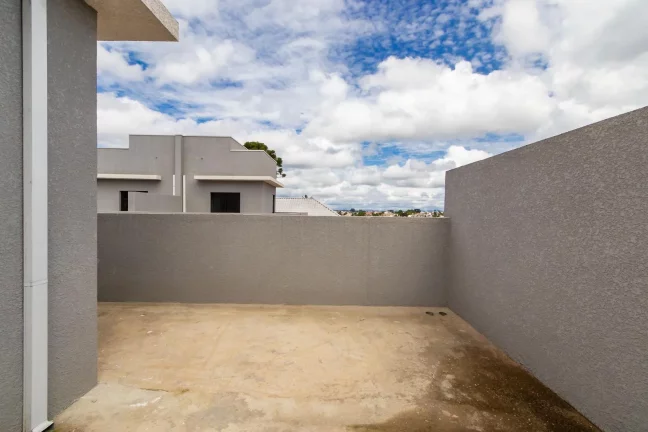 Imagem Sobrado novo em condomínio com Ático no Uberaba com suíte