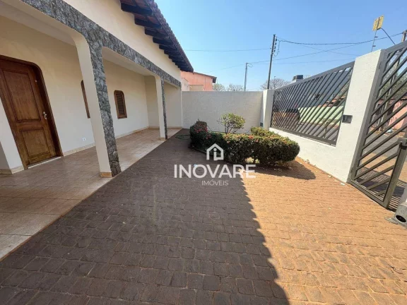 Imagem Casa com 3 dormitórios à venda, 214 m² por R$ 550.000,00 - Setor Afonso Pena - Itumbiara/GO