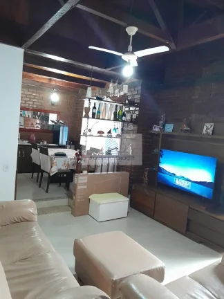 Imagem Imperdível Casa à Venda em Itaipu, Niterói-RJ: 2 Quartos, 1 Suíte, 1 Sala, 3 Banheiros, 5 Vagas e 90m² de Área!