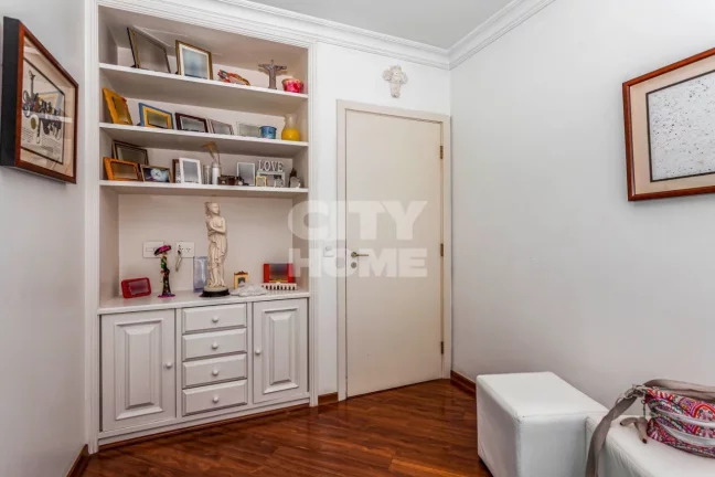 Imagem Apartamento no Campo Belo, com 178m², três dormitórios, sendo três suítes, ampla sala para trê...