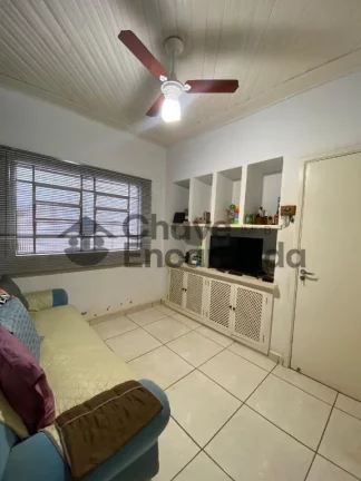 Imagem Casa no centro com quintal amplo e varanda coberta