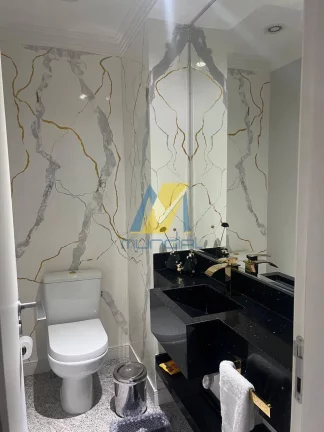 Imagem alto padrão , com acabamento de granito nas áreas frias . Elevador social privativo Dispensa na ga...