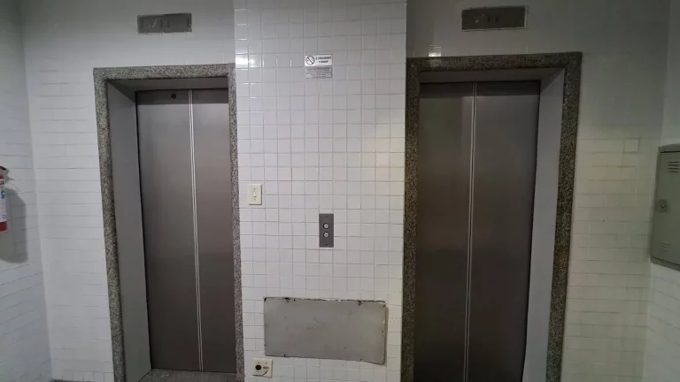 Imagem Oportunidade ## Sala comercial ao lado da bolsa do café ,venda e locação!!