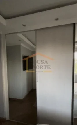 Imagem Apartamento com 2 dormitórios, varanda, cozinha americana, área de serviço, armários na cozinha ...