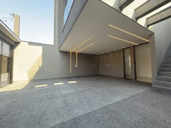 Imagem Casa a venda com 3 suítes, 4 vagas e piscina deslumbrante.