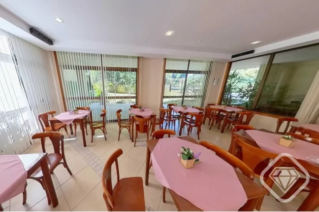 Imagem Apartamento espaçoso e bem localizado na Armando Barbedo para viver com conforto na Tristeza.

Trê...