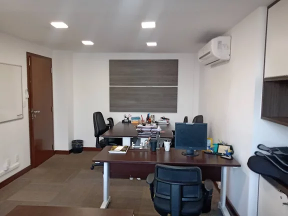 Imagem À VENDA E LOCAÇÃO - EXCELENTE ANDAR COMERCIAL NO CENTRO RJ