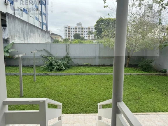 Imagem Impecável casa à venda em Bairro Michel Criciúma-SC, Centro: 3 quartos, 1 suíte, 2 salas, 3 banheiros, 4 vagas de garagem, 200m² de área.