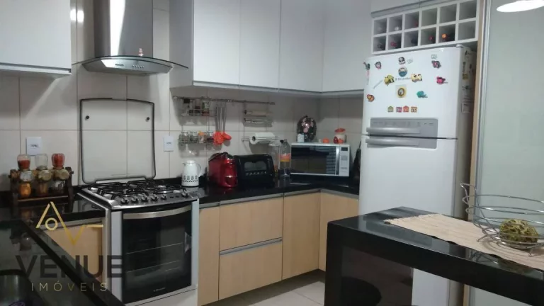 Imagem Sobrado à venda, 180 m² por R$ 779.000,00 - Vila Suissa - Mogi das Cruzes/SP