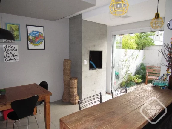 Imagem Casa moderna no Jardins do Prado

3 dormitórios, suíte com closet, pátio e segurança 24 horas

B...