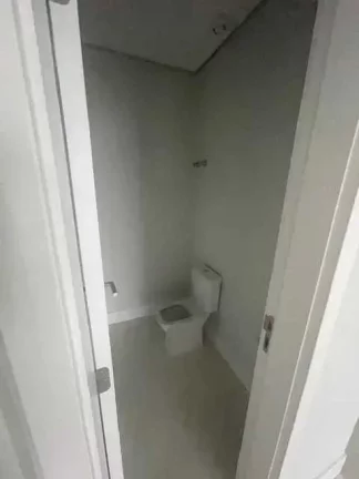 Imagem Apartamento com 4 dormitórios sendo 2 suítes, 3 vagas de garagem, no Centro de Balneário Camboriú