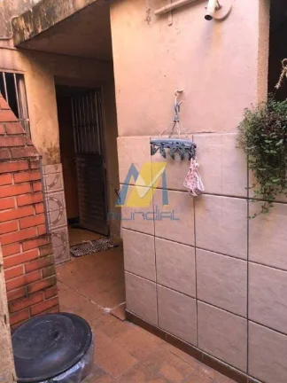 Imagem Sobrado moderno com suíte, churrasqueira e 2 vagas - 119 m²