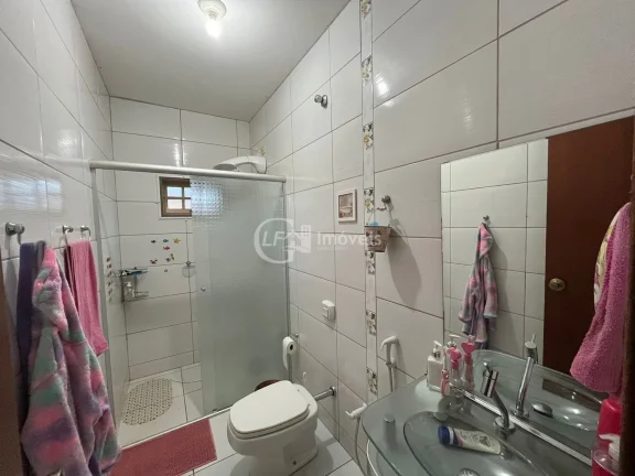 Imagem Linda casa de esquina - Casa espaçosa